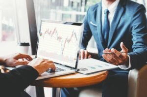 découvrez notre formation en trading pour acquérir les compétences essentielles nécessaires à la réussite sur les marchés financiers. apprenez les stratégies de trading, l'analyse technique et les outils indispensables pour maximiser vos profits. rejoignez-nous dès aujourd'hui et transformez votre passion pour le trading en une carrière fructueuse !