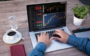 découvrez notre formation en trading : apprenez les stratégies et techniques essentielles pour réussir sur les marchés financiers. que vous soyez débutant ou trader expérimenté, notre programme vous accompagnera vers l'atteinte de vos objectifs de trading.